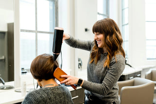 Cómo-mejorar-la-experiencia-del-cliente-en-tu-salón-de-belleza-o-peluquería Grupo Belleza