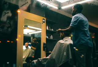 hombre cortando pelo