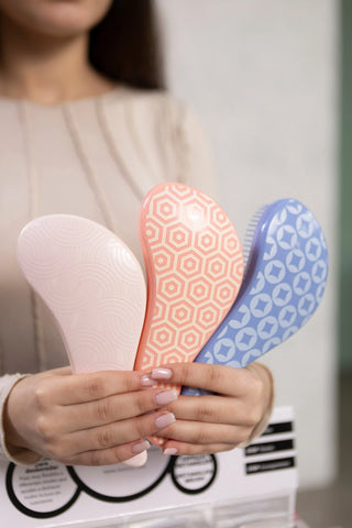 cepillos de desenredar profesionales con variados colores